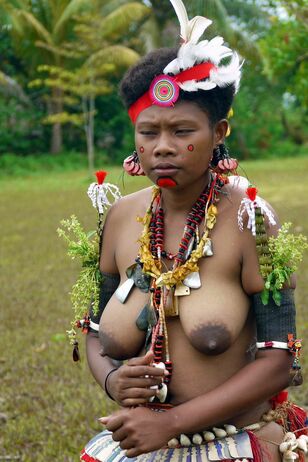 Without bra african femmes baring