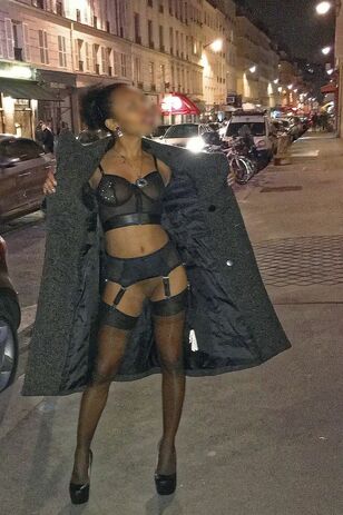 Luxurious French black gal