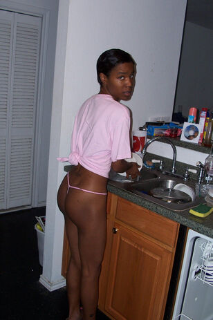 amateur housewife nude
