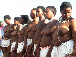 afrikanische Frau zeigen sich nackt