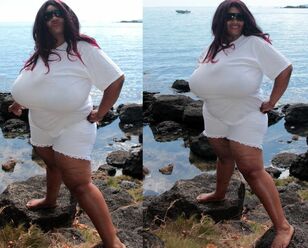 Plus-size black mama with huge..