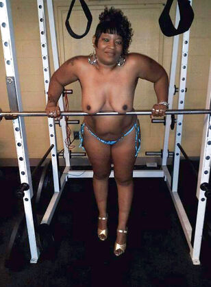 Stylish nude ebony mom in the gym
