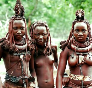 Bare femmes from african tribe,..