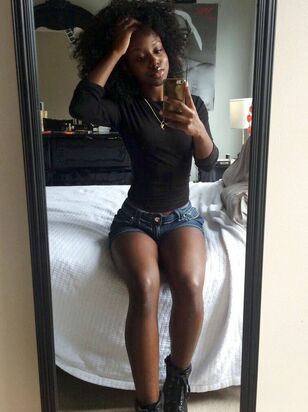Lean ebony Girlfriend killer selfie