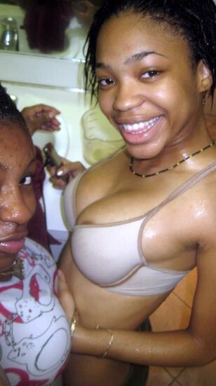 Hefty naked ebony bum on selfie and